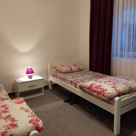 Apartman Amelaa Kulen Vakuf Buitenkant foto