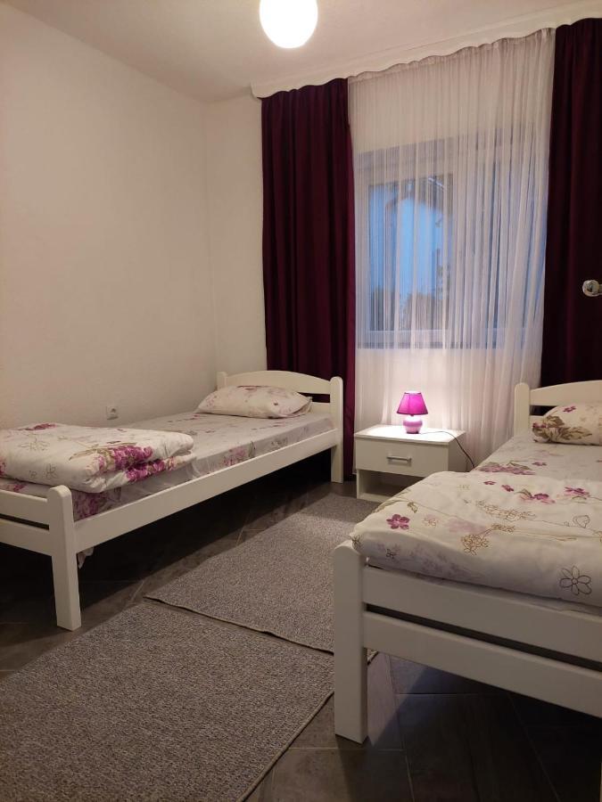 Apartman Amelaa Kulen Vakuf Buitenkant foto