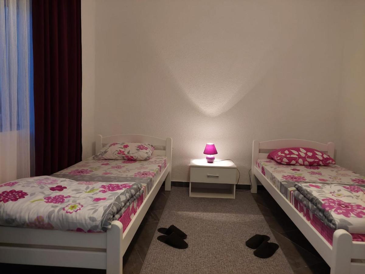 Apartman Amelaa Kulen Vakuf Buitenkant foto
